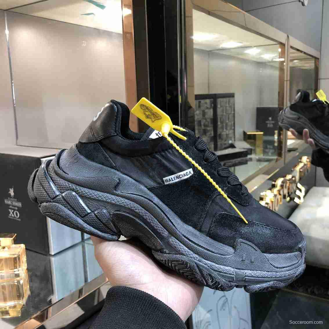 Men/Women Balenciaga Triple S 2.0 Sneaker Black Item 6380340