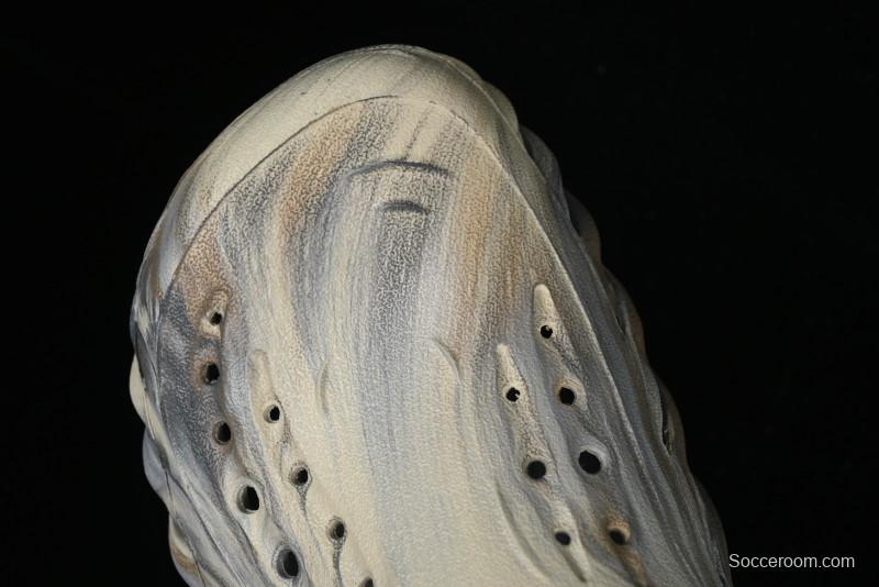 Crocs Classic Clog Slip-On Beach Sandals with Ventilation Holes - B.D4