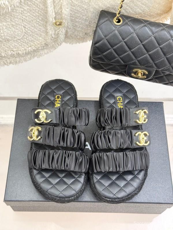 2025 Women Chanel Black Leather Slippers CC Logo KFY00230