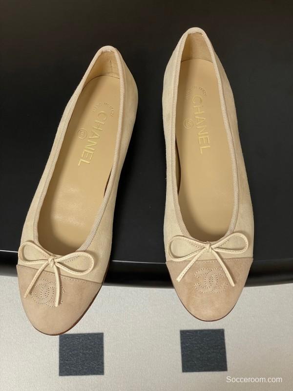 Chanel Ballet Flats with Bow Detail in Suede - KFY00300